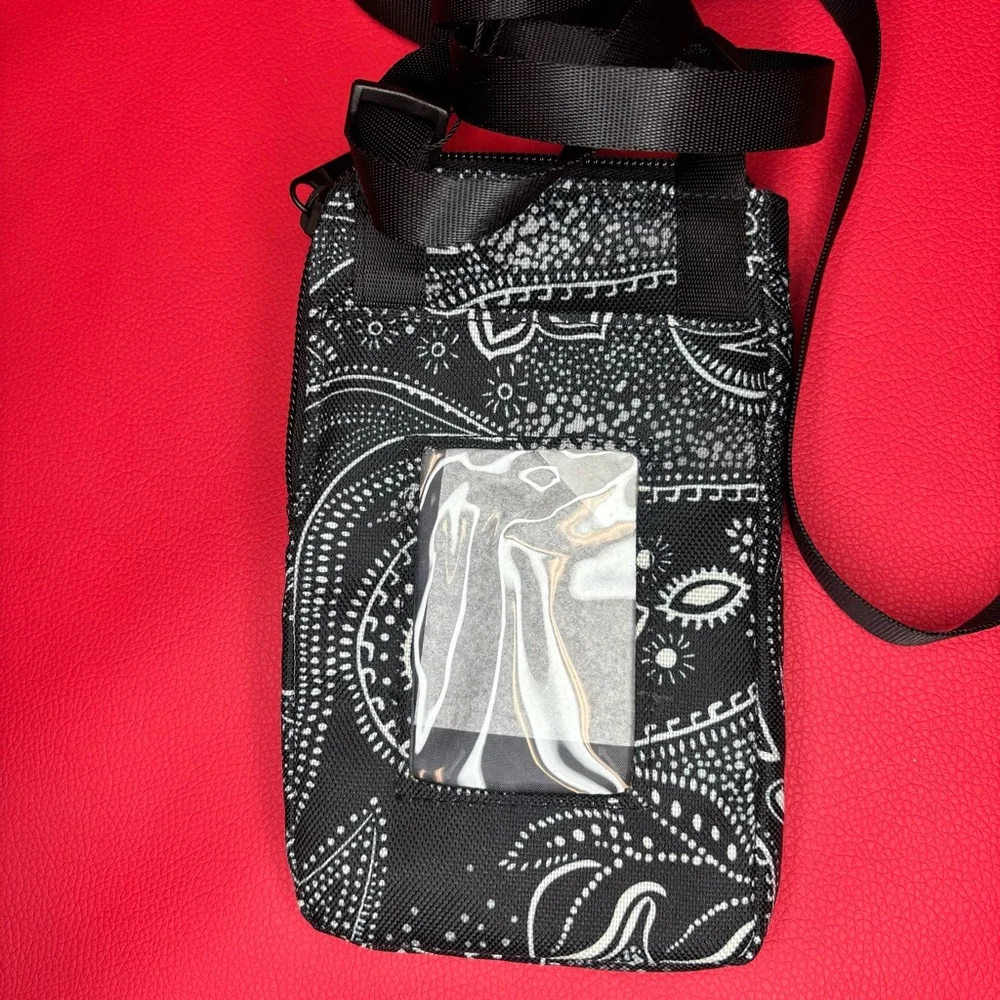 Vera Bradley Lighten Up‎ RFID Cellphone Xbody Black/White Paisley Bag NWT